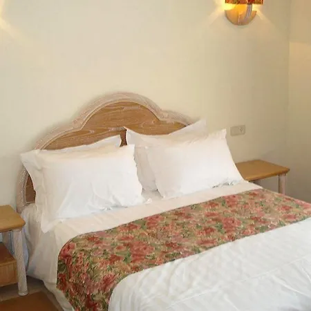Ona Village Aparthotel 4*