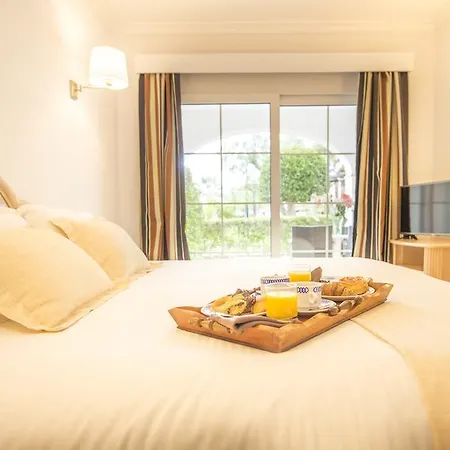 Ona Village Aparthotel 4*